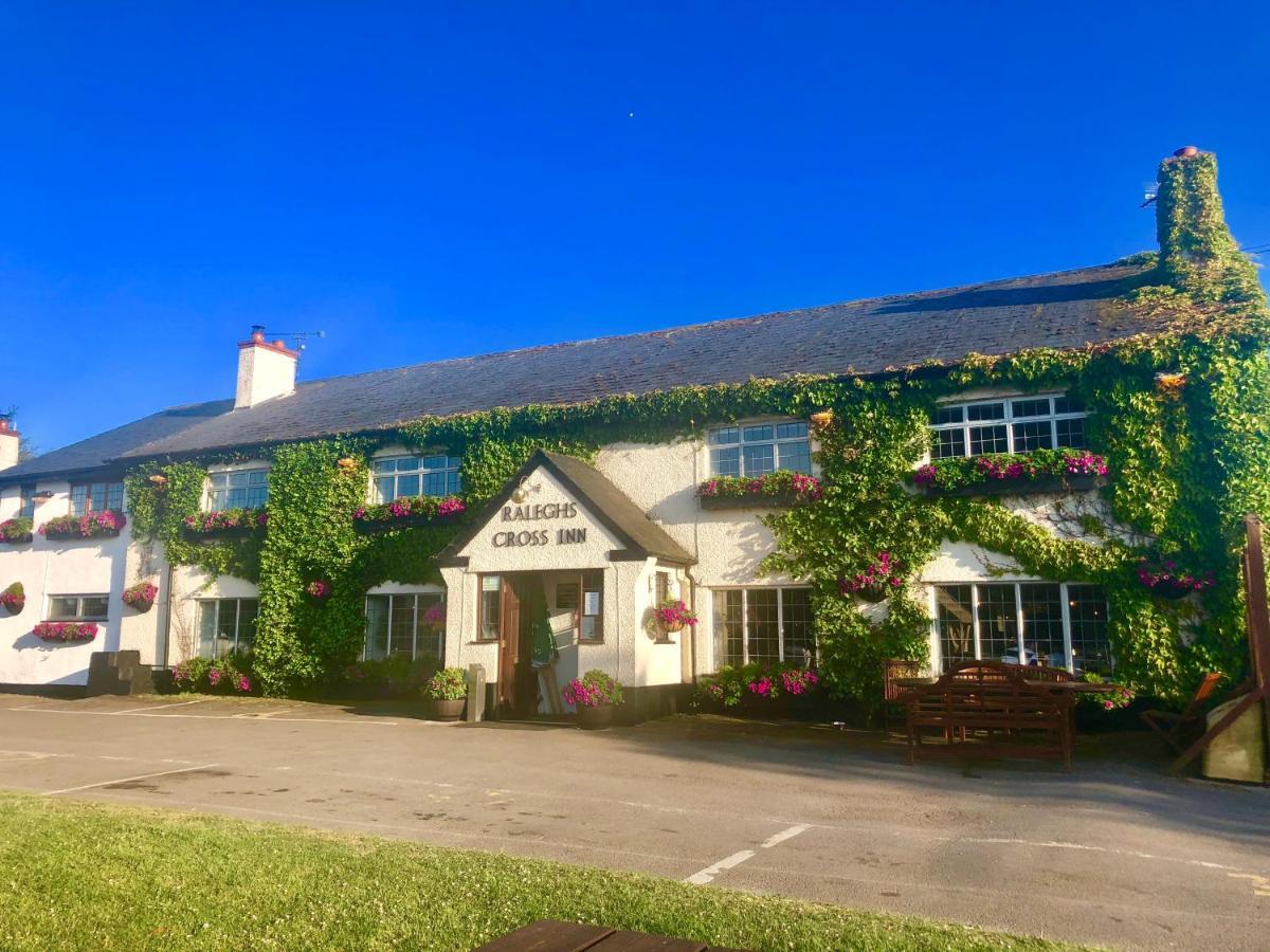 Raleghs Cross Inn Clatworthy Ngoại thất bức ảnh